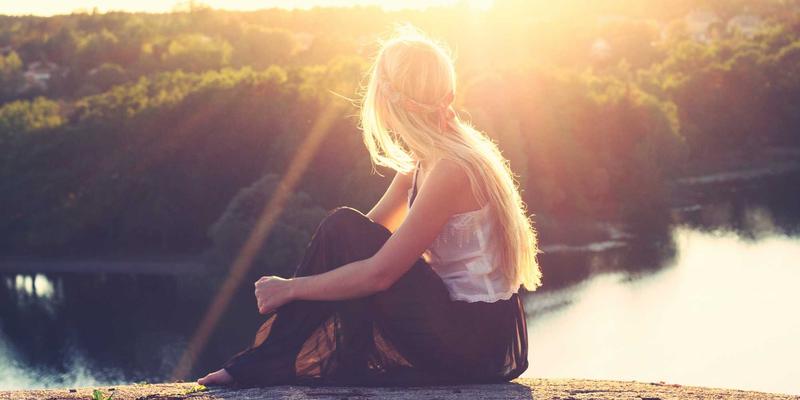 高尔夫配件进阶指南：球Tee材质与高度如何影响开球距离、倒旋及准确性